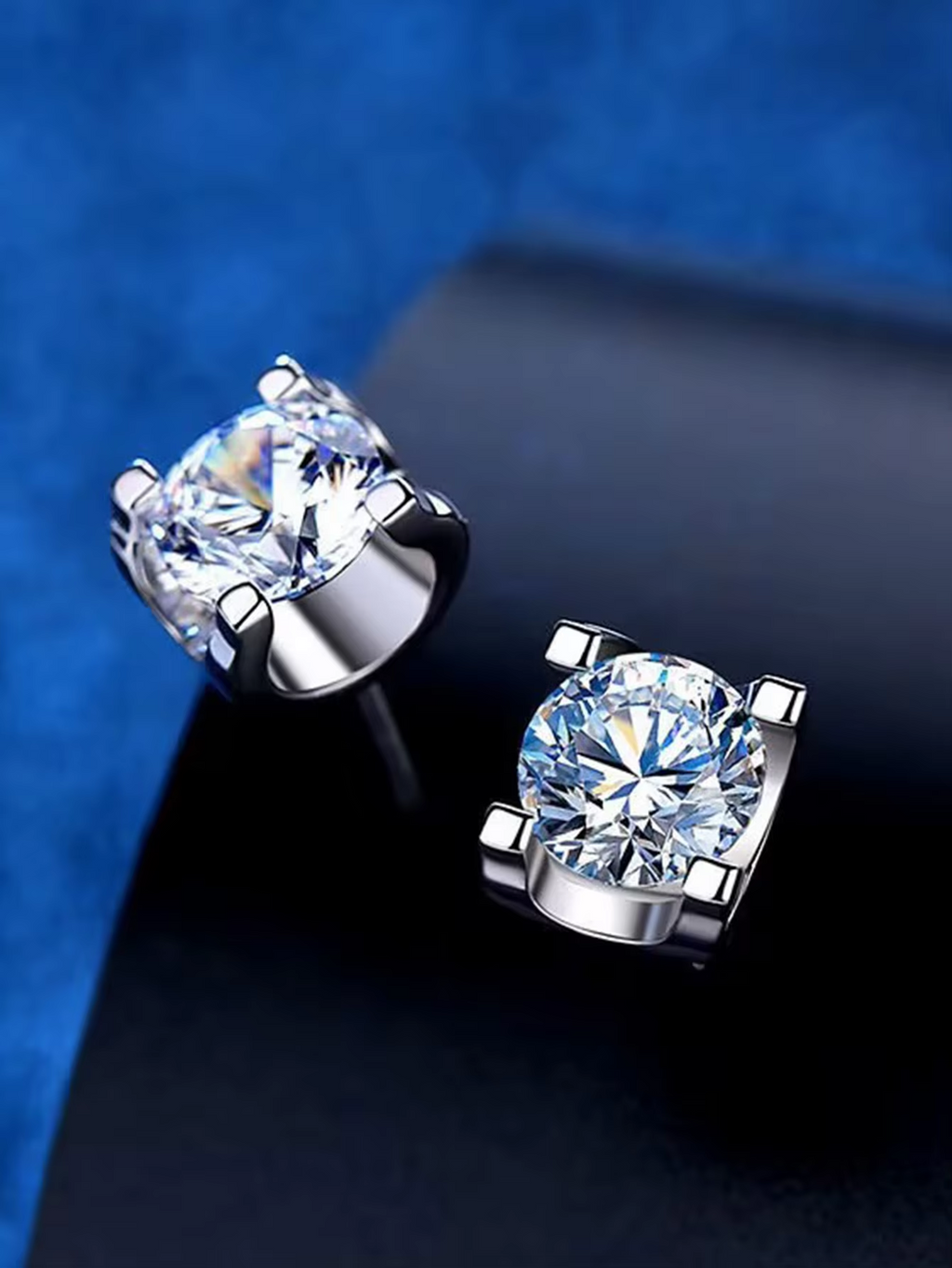 Round Moissanite Stud Earrings 925 Solid Silver Women's Fashion Earrings